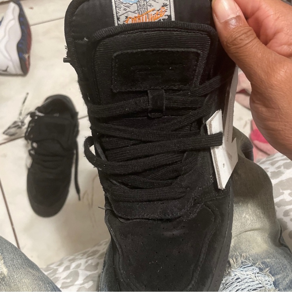 Used off white shoes size say 41 and the are comfortable